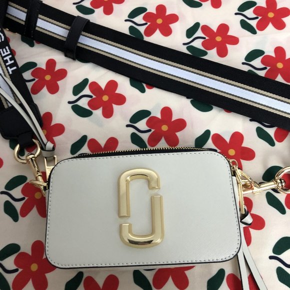 Elegant Marc Jacobs Bag In Beige